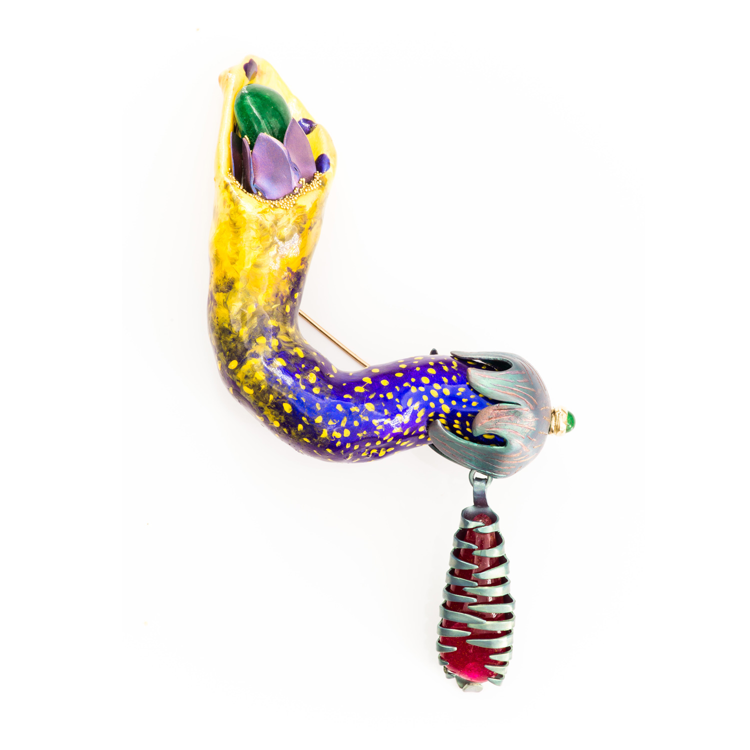 Viktoria Munzker Aeterna brooch